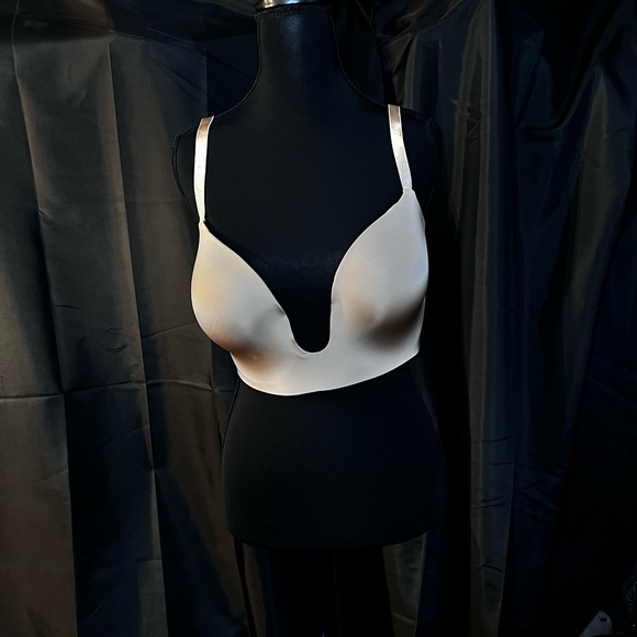 Victoria's Secret Plunge Bra in Beige - Picture 1 of 4
